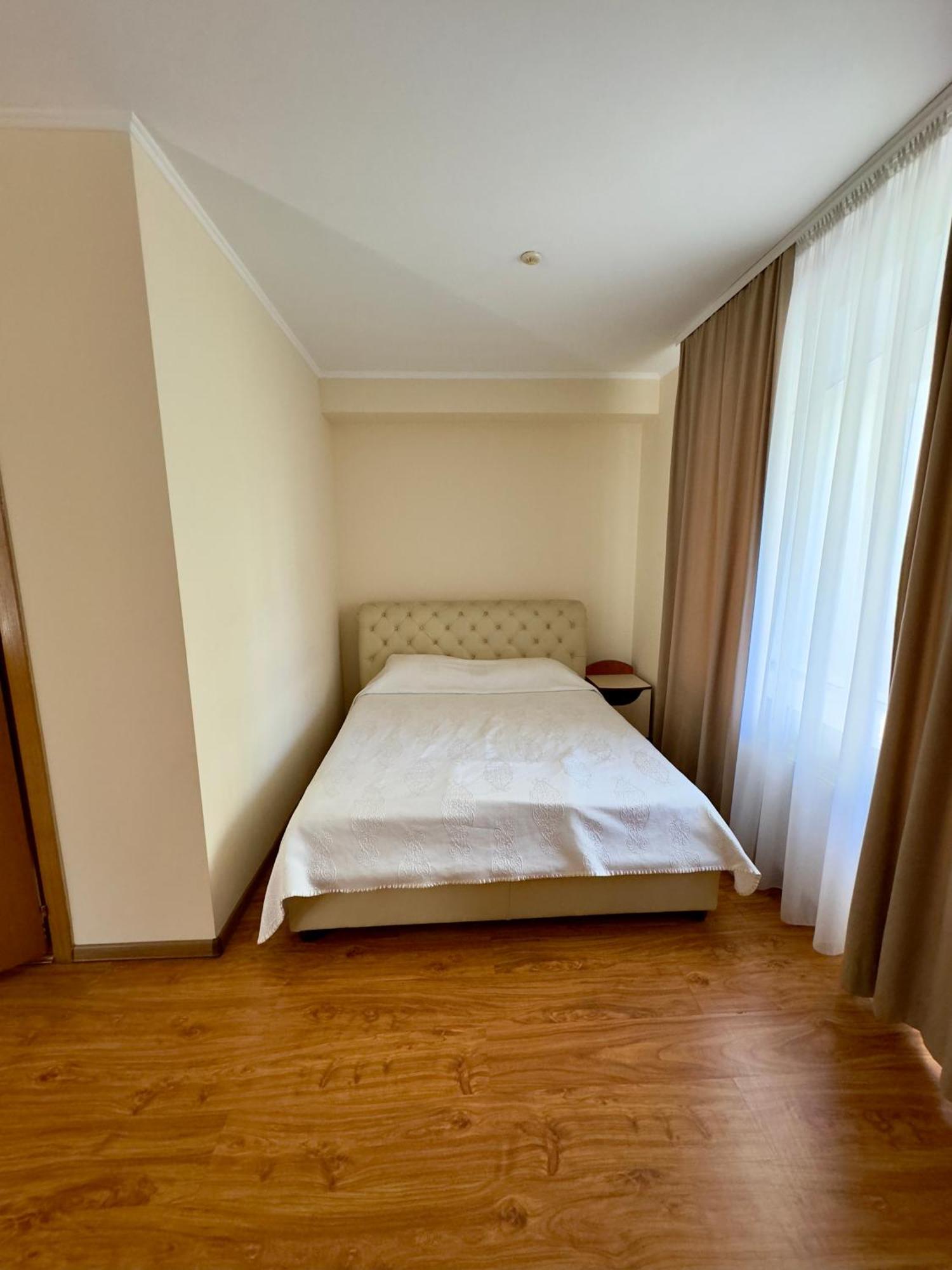 Villa Arus Chisinau Ngoại thất bức ảnh